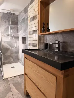 Salle de bains dans l'établissement La cotonnade - Entre vignes et ville