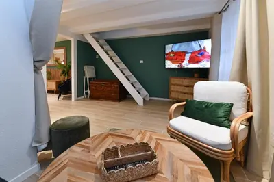 Télévision ou salle de divertissement dans l'établissement La grande terrasse du centre