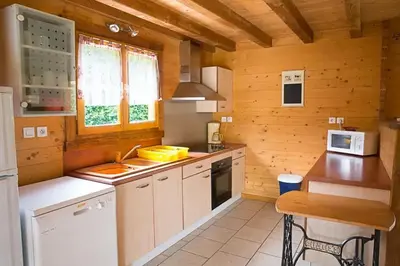Cuisine ou kitchenette dans l'établissement Chalet spacieux à Le Tholy avec vue montagne
