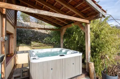 Plan de l'établissement Le Chalet Panoramique Jaccuzi Parking Vue Montagne