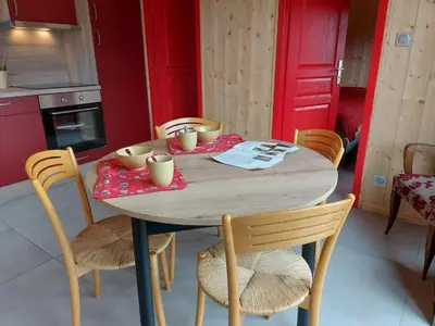 Cuisine ou kitchenette dans l'établissement Chalet in St Maurice near Ballon d'Alsace