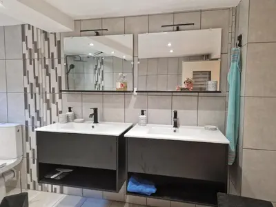 Salle de bains dans l'établissement Jeanmyr