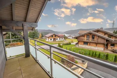 Vue générale sur la montagne ou vue sur la montagne depuis le chalet