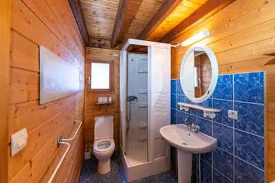Salle de bains dans l'établissement Chalet Maëlle - Évasion Nature à Gérardmer