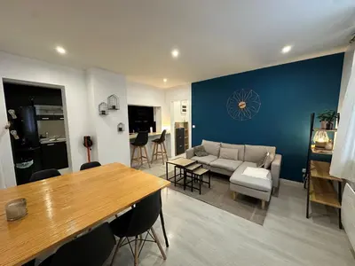 Télévision ou salle de divertissement dans l'établissement Appartement moderne et cosy - Le Refuge du Bonhomme