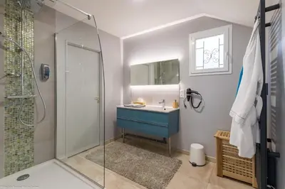 Salle de bains dans l'établissement Chambre Rambouillet, Au Domaine du Cerf