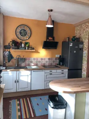 Cuisine ou kitchenette dans l'établissement Sweet Home