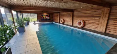 Piscine de l'établissement La Ferme des Cherierres - Piscine Intérieure Chauffée ou située à proximité