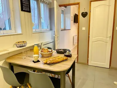 Cuisine ou kitchenette dans l'établissement Le Petit Bressaud, Studio cosy au coeur des Vosges
