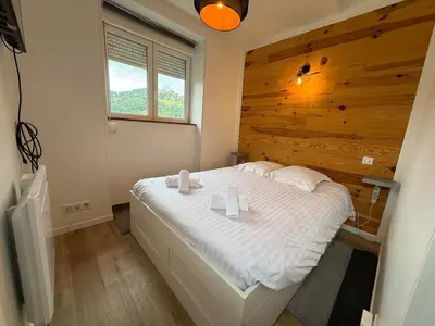 Un ou plusieurs lits dans un hébergement de l'établissement Le Petit Bressaud, Studio cosy au coeur des Vosges