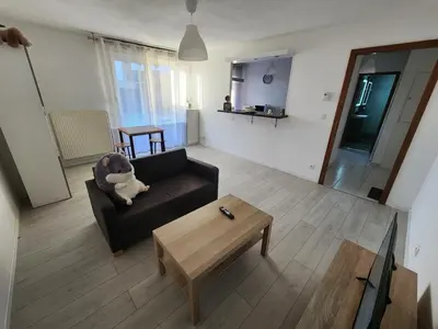 Coin salon dans l'établissement Appartement rez-de-jardin avec terrasse privative