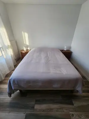 Un ou plusieurs lits dans un hébergement de l'établissement Appartement rez-de-jardin avec terrasse privative