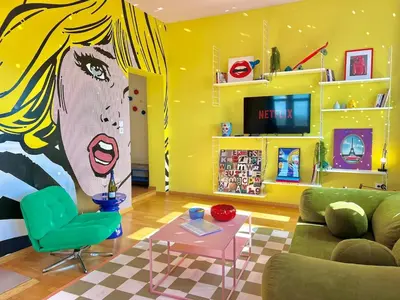 Télévision ou salle de divertissement dans l'établissement La Belle Breisach - Pop et Arty - Near Colmar