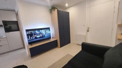 Télévision ou salle de divertissement dans l'établissement Le Malibu