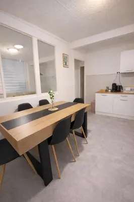 Cuisine ou kitchenette dans l'établissement L'échappée Colmarienne - Cosy et moderne
