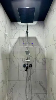 Salle de bains dans l'établissement Love Room - fluo expérience