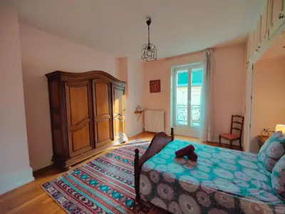 Un ou plusieurs lits dans un hébergement de l'établissement Les Capucins - Élégance au Cœur de Remiremont