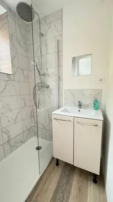 Salle de bains dans l'établissement Cosy 3 - Belfort centre