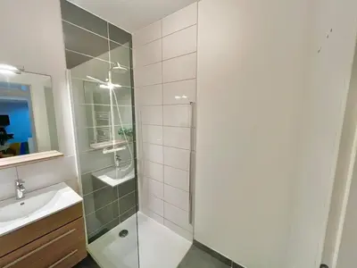 Salle de bains dans l'établissement The Purple Suite - Duplex - Mulhouse Center