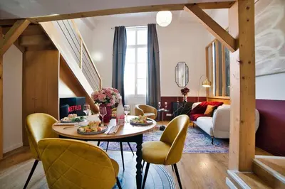 Coin salon dans l'établissement The Purple Suite - Duplex - Mulhouse Center