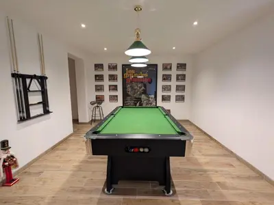 Billard dans l'établissement Chalet chaleureux à Gérardmer avec spa et sauna - FR-1-589-843