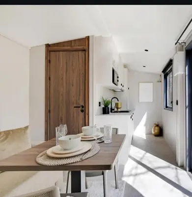 Cuisine ou kitchenette dans l'établissement Tinny House