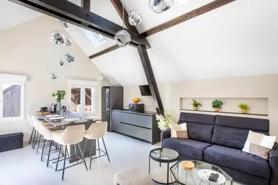 Coin salon dans l'établissement Gîte de Charme avec Spa - Design Moderne
