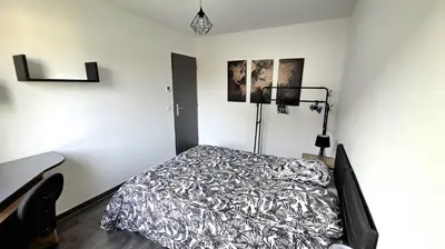 Télévision ou salle de divertissement dans l'établissement FAA'mily Home - 3 bedrooms