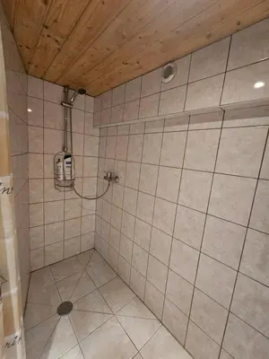 Salle de bains dans l'établissement Les huit joyeux randonneurs au sauna