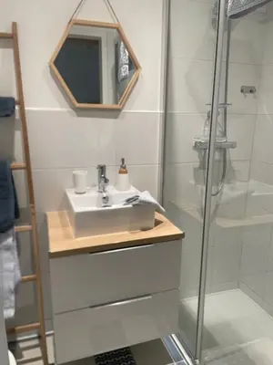 Salle de bains dans l'établissement La Bulle d Avenir