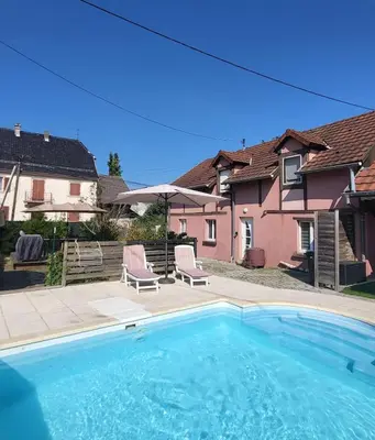Piscine de l'établissement Maison - terrasse - piscine ou située à proximité