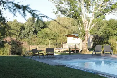 Piscine de l'établissement Roulotte & Respire ou située à proximité