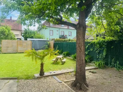 Jardin de l'établissement Au numero 5 - proche centre
