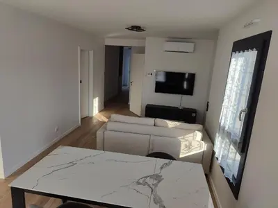 Télévision ou salle de divertissement dans l'établissement L'Écrin Ludovicien - Chambres design & Spa