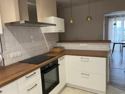 Cuisine ou kitchenette dans l'établissement Bright F4 apartment close to everything