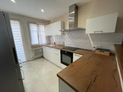 Cuisine ou kitchenette dans l'établissement Bright F4 apartment close to everything