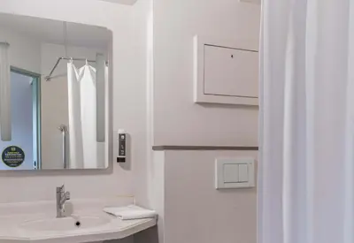 Salle de bains dans l'établissement B&B HOTEL Belfort