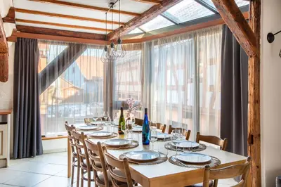 Restaurant ou autre lieu de restauration dans l'établissement Grande maison familiale à Kaysersberg-Vignoble