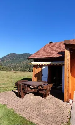 Vue générale sur la montagne ou vue sur la montagne depuis le chalet
