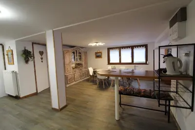 Cuisine ou kitchenette dans l'établissement Gîte La Moselotte à Saulxures-sur-Moselotte Proche Lac et Voie Verte