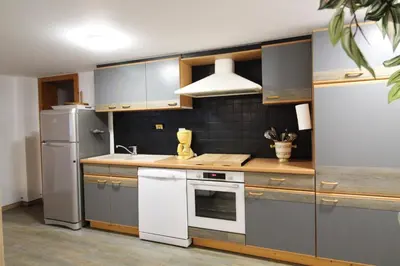 Cuisine ou kitchenette dans l'établissement Gîte La Moselotte à Saulxures-sur-Moselotte Proche Lac et Voie Verte