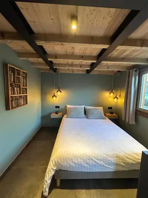 Un ou plusieurs lits dans un hébergement de l'établissement Le Chalet de Lise et son bain nordique