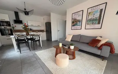 Cuisine ou kitchenette dans l'établissement Bright Apartment 5 min from BASEL with Balcony & Free Private Parking