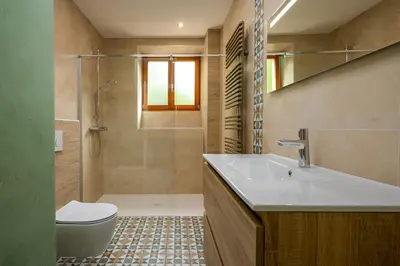 Salle de bains dans l'établissement Chambres d'hôtes Le Jardin de Rosalie