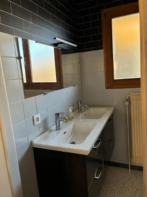 Salle de bains dans l'établissement Chalet familial avec piscine au centre ville de Gerardmer