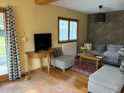 Télévision ou salle de divertissement dans l'établissement Chalet familial avec piscine au centre ville de Gerardmer