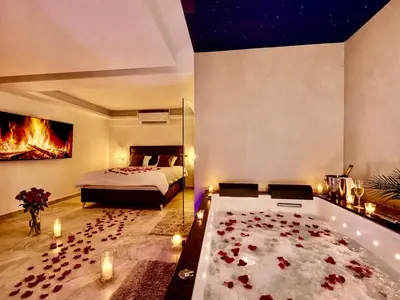 Un ou plusieurs lits dans un hébergement de l'établissement Suite de Luxe Évasion romantique Bien-être absolu