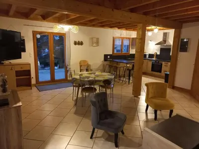 Cuisine ou kitchenette dans l'établissement Chalet tout confort 1-7 personnes
