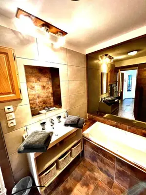 Cuisine ou kitchenette dans l'établissement Beautiful lakeside cottage with panoramic views