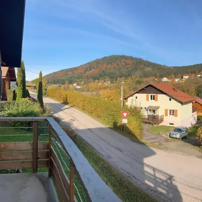 Vue générale sur la montagne ou vue sur la montagne depuis le chalet